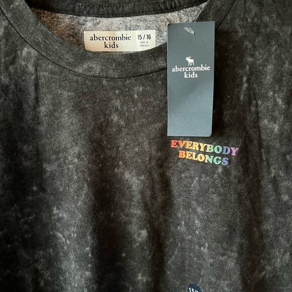 Abercrombie 15/16 new with tags gender neutral/ unisex rainbow/ pride tshirt - Picture 3 of 5